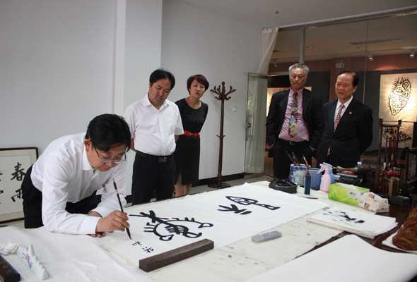 臺灣遠(yuǎn)東科技大學(xué)王元仁校長一行到我院參觀考察