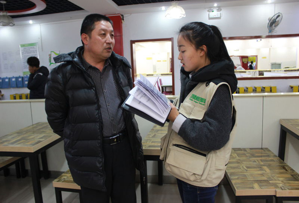 總務處聯(lián)合學生處對學院食堂進行食品安全大檢查