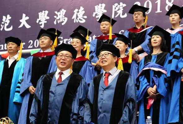 內(nèi)蒙古師范大學(xué)鴻德學(xué)院隆重舉行2018屆畢業(yè)典禮暨學(xué)位授予儀式