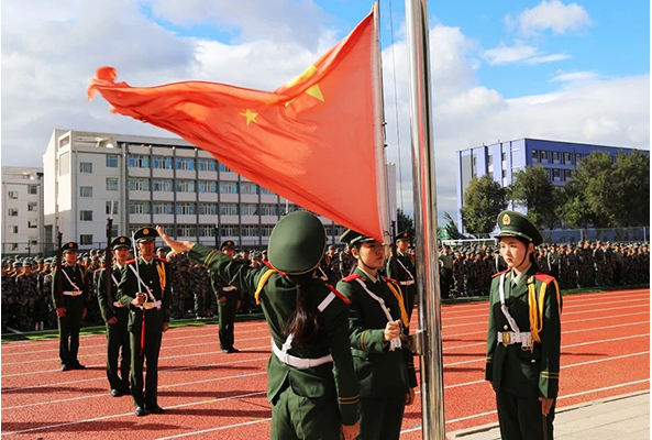 鴻德學(xué)院舉行2018級(jí)新生軍訓(xùn)開(kāi)營(yíng)儀式