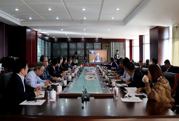 鴻德學(xué)院組織全體院務(wù)委員聽取全區(qū)教育系統(tǒng)學(xué)習貫徹全國教育大會精神視頻會議