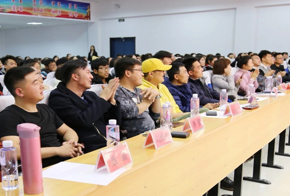 鴻德學院第二屆簡歷設(shè)計大賽圓滿舉辦