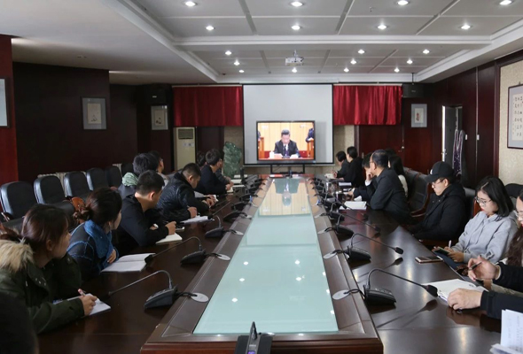 鴻德學(xué)院組織師生代表集體觀看慶祝改革開放40周年大會現(xiàn)場直播盛況