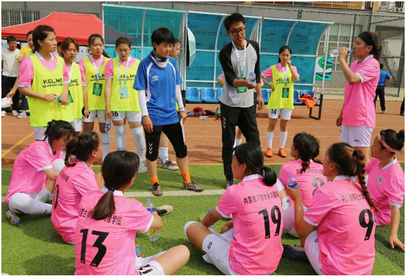 點球大戰(zhàn)！“主席杯”本科校園女足第二輪比賽 鴻德3：2擊敗呼民院
