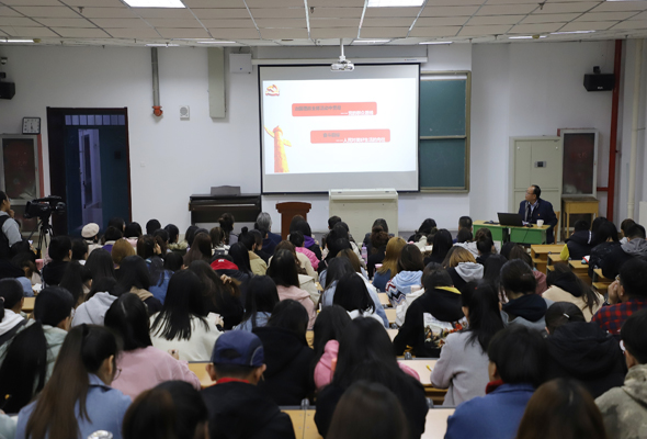 內(nèi)蒙古師范大學(xué)鴻德學(xué)院開(kāi)展“堅(jiān)守初心、勇?lián)姑苿?dòng)學(xué)院各項(xiàng)事業(yè)高質(zhì)量發(fā)展”的專題講座