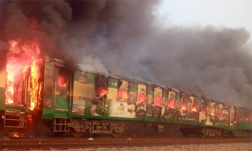 特茲加姆火車上在拉希姆亞爾汗附近發(fā)生爆炸,73人遇難