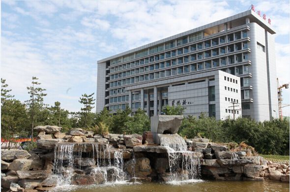 內(nèi)蒙古師范大學鴻德學院18級軍訓正式開始