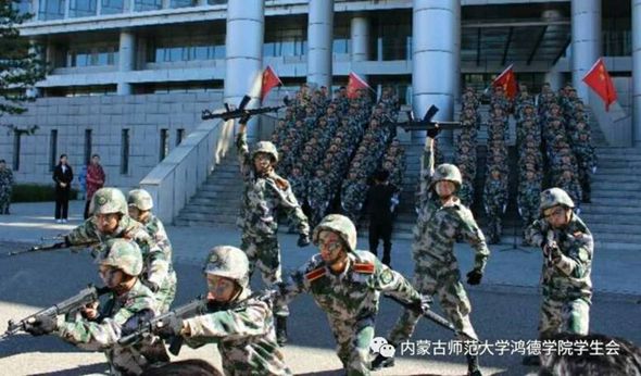 內(nèi)蒙古師范大學鴻德學院2018級軍歌比賽