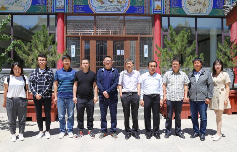 內(nèi)蒙古自治區(qū)文物與考古所專家來鴻德學(xué)院檢查指導(dǎo)工作