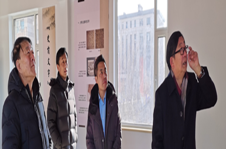 中國民辦教育協(xié)會(huì)會(huì)長王佐書先生前來內(nèi)蒙古師范大學(xué) 鴻德學(xué)院史前書院參觀
