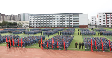 勿忘國恥、吾輩自強(qiáng)！內(nèi)蒙古鴻德文理學(xué)院舉行2021級新生軍訓(xùn)閉營儀