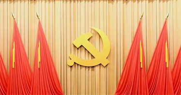 “黨政軍民學(xué),東西南北中,黨是領(lǐng)導(dǎo)一切的”