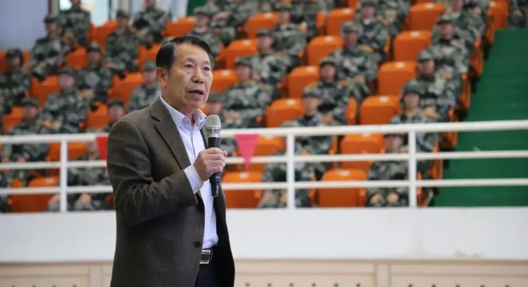 內(nèi)蒙古鴻德文理學(xué)院開展2020級新生國防教育和消防安全教育活動