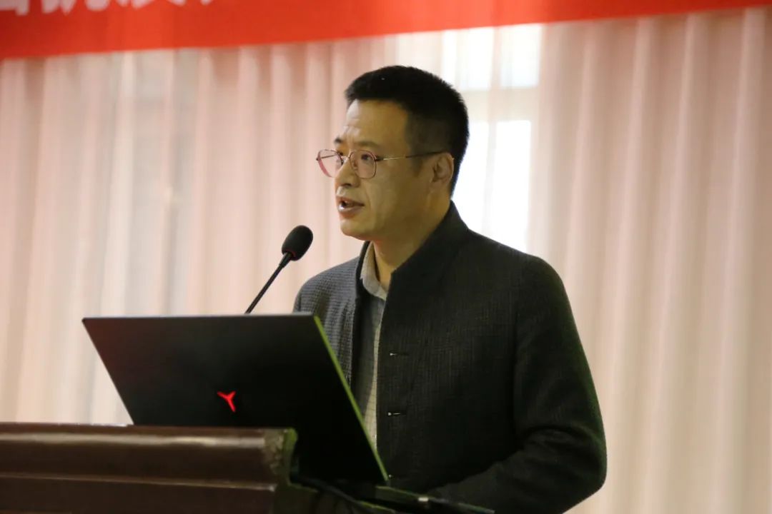 向身邊的榜樣學(xué)習(xí)!抗疫英雄劉春給鴻德學(xué)子講述“逆行媒體人”的責(zé)任擔(dān)當(dāng)