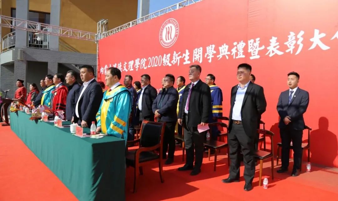 內(nèi)蒙古鴻德文理學(xué)院舉行新生開學(xué)典禮暨表彰大會,發(fā)放獎助學(xué)金349萬元