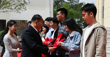 內(nèi)蒙古鴻德文理學院舉行防疫志愿者表彰會