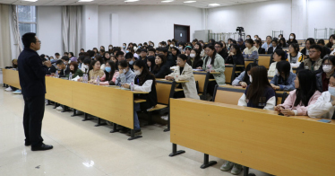 講好鴻德故事、鼓舞鴻德師生！學(xué)院舉辦校園媒體記者業(yè)務(wù)培訓(xùn)會