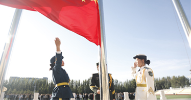 向國旗敬禮！我院兩個校區(qū)舉行升國旗儀式