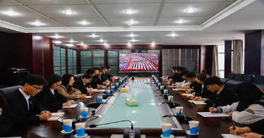 媒體關(guān)注！多家媒體報道鴻德師生觀看和熱議十四屆全國人大二次會議開幕會