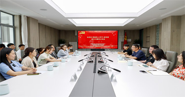學(xué)院藝術(shù)系黨總支與兩所高校黨組織聯(lián)合開展黨日活動