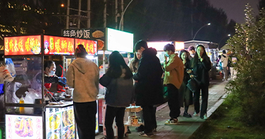 化“堵”為“疏”，城管大隊助力學(xué)院周邊環(huán)境改善