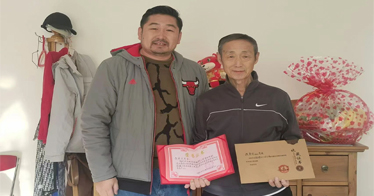 攝影家侯秉實(shí)先生向?qū)W院藝術(shù)設(shè)計(jì)系捐贈攝影書籍